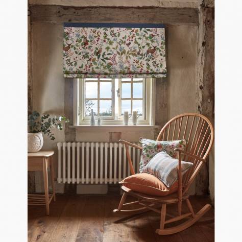 Prestigious Textiles English Garden Fabrics Hedgerow Fabric - Woodrose - 8735/217