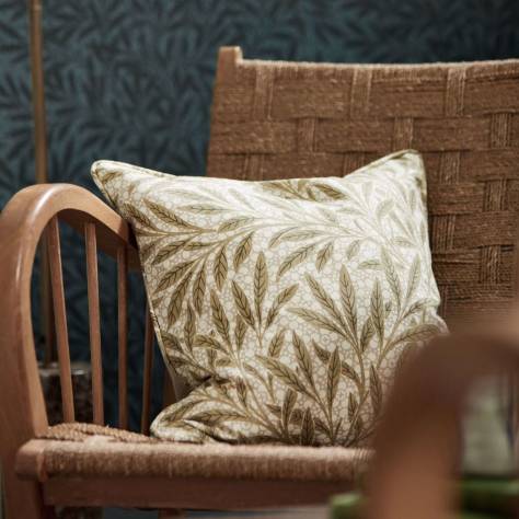 William Morris & Co Emery Walkers House Fabrics Emerys Willow Fabric - Leaf Green - MEWF227020 - Image 4