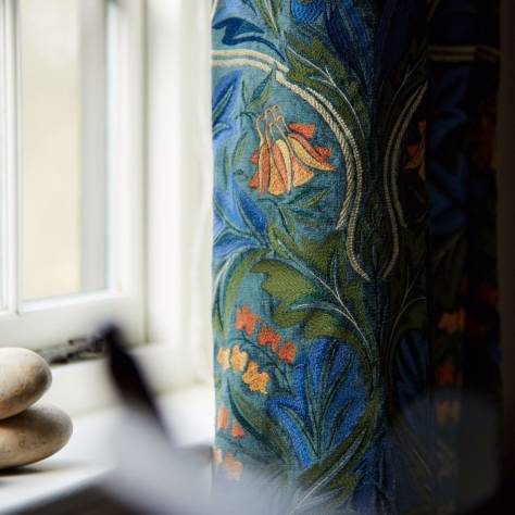 William Morris & Co Wardle Velvets Bluebell Embroidery Fabric - Tump/Webbs Blue - MWAR237292 - Image 4