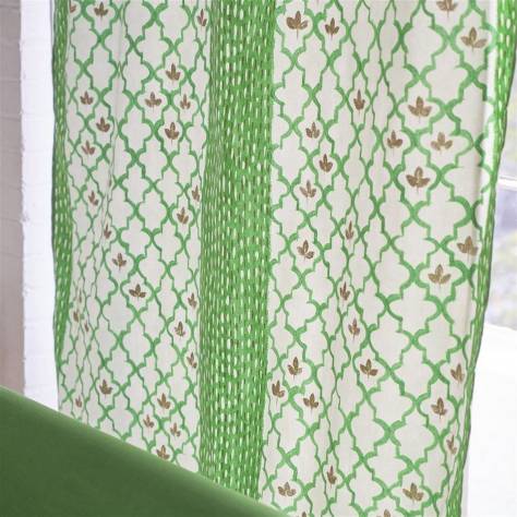 Designers Guild Porcelaine De Chine Fabrics Pergola Trellis Fabric - Emerald - FDG3021/02 - Image 4