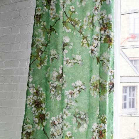 Designers Guild Porcelaine De Chine Fabrics Fleur D'assam Fabric - Emerald - FDG3018/02 - Image 2
