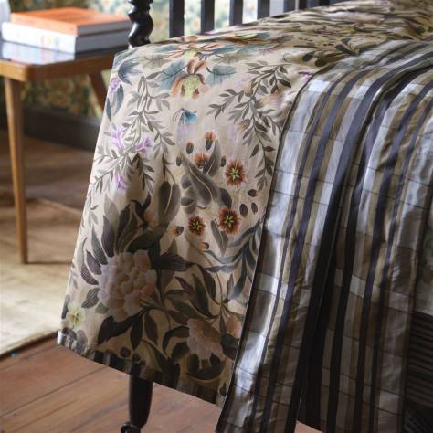 Designers Guild Ikebana Fabrics Karakusa Fabric - Tuberose - FDG3079/02 - Image 3