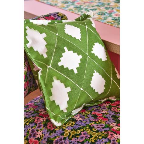 Harlequin Harlequin x Sophie Robinson Fabrics Wildflower Meadow Fabric - Emerald/Amethyst/Spinel - HSRF121186 - Image 2