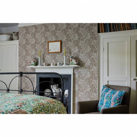 William Morris & Co Queen Square Wallpapers Marigold Wallpaper - Chocolate/Cream - DBPW216955