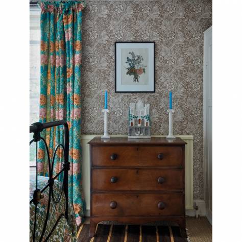 William Morris & Co Queen Square Wallpapers Poppy Wallpaper - Cream/Chocolate - DBPW216957